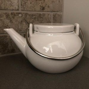 Simple White Tea Pot